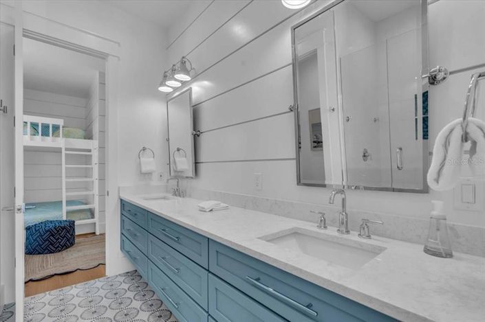 Image No.45-5 Bed Property for sale