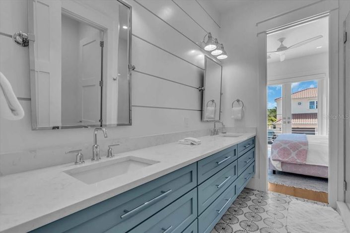 Image No.47-5 Bed Property for sale