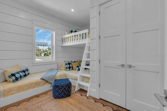 Image No.48-5 Bed Property for sale