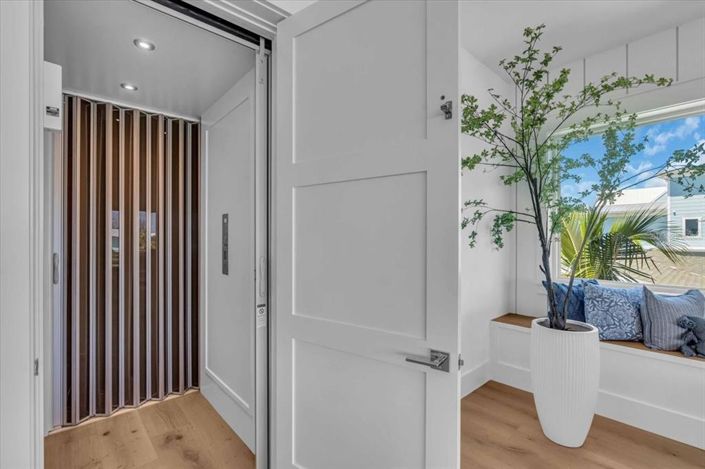 Image No.55-5 Bed Property for sale