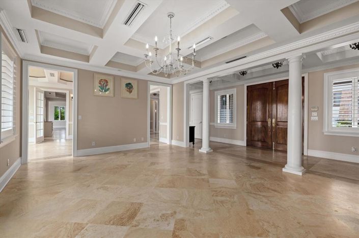 Image No.18-6 Bed Property for sale