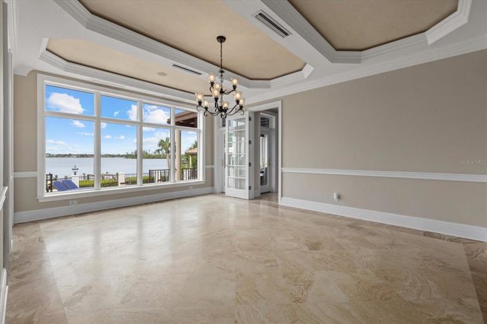 Image No.22-6 Bed Property for sale