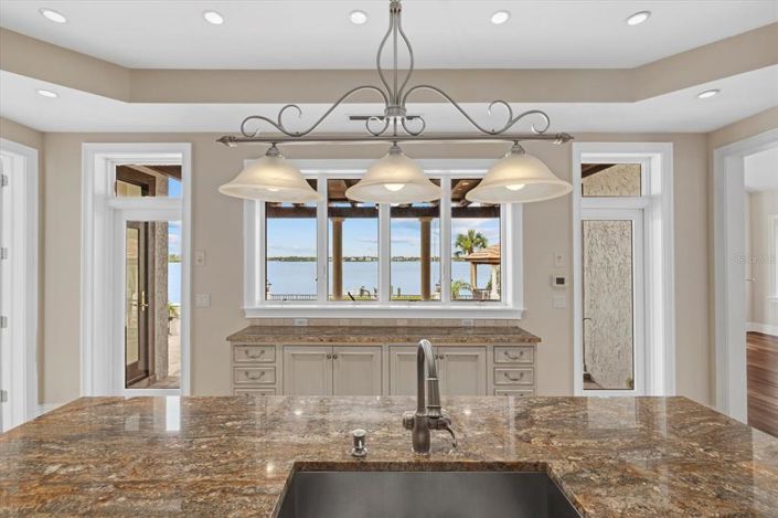 Image No.24-6 Bed Property for sale