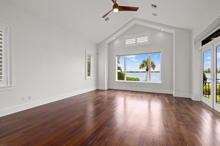 Image No.29-6 Bed Property for sale