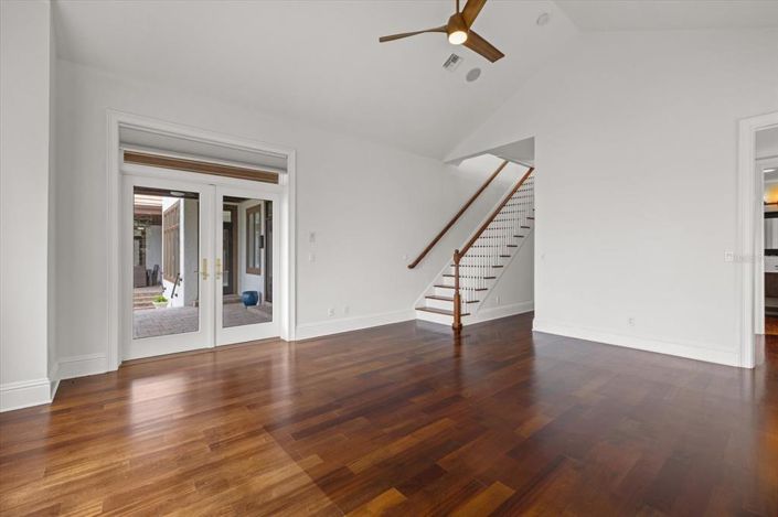 Image No.31-6 Bed Property for sale