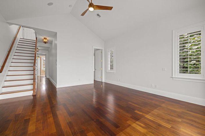 Image No.32-6 Bed Property for sale