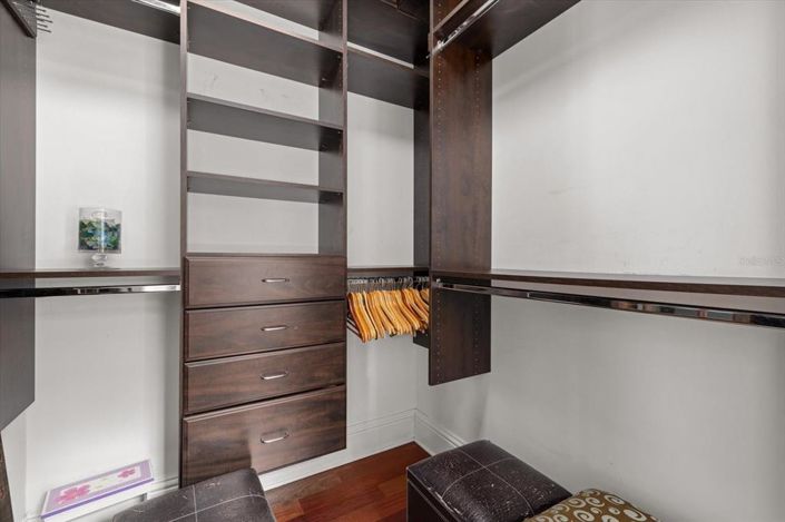 Image No.33-6 Bed Property for sale