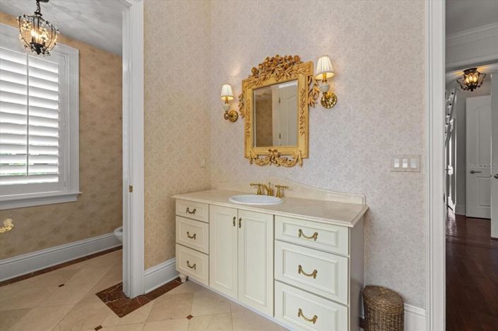 Image No.35-6 Bed Property for sale