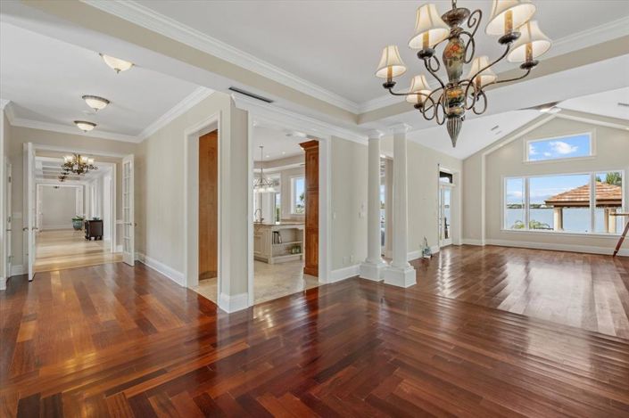 Image No.41-6 Bed Property for sale