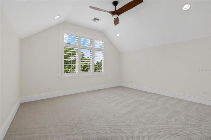 Image No.52-6 Bed Property for sale