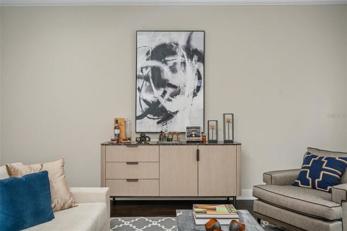 Image No.10-5 Bed Property for sale