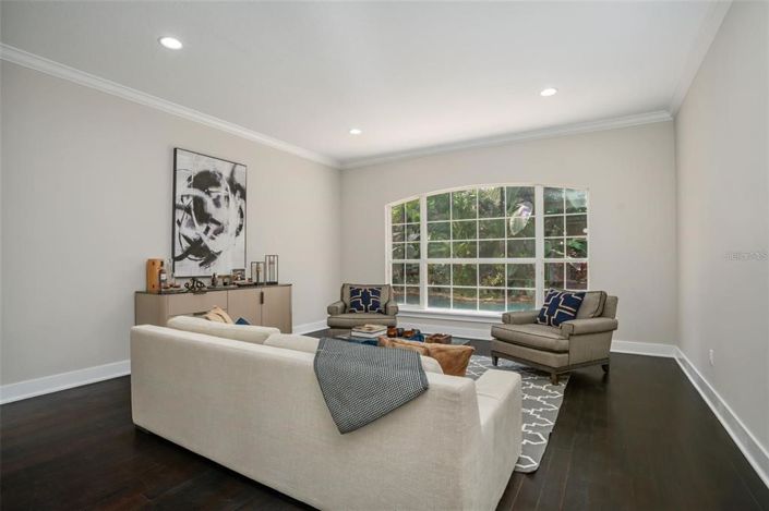 Image No.11-5 Bed Property for sale