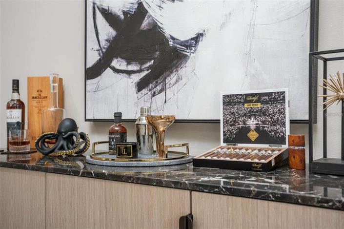 Image No.12-5 Bed Property for sale