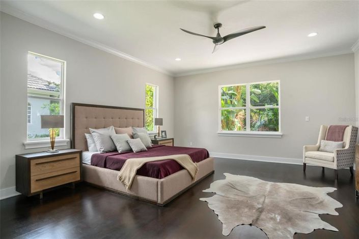 Image No.28-5 Bed Property for sale