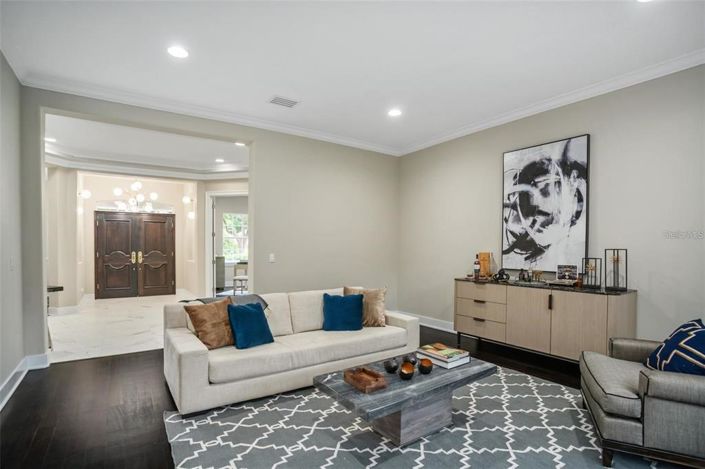 Image No.9-5 Bed Property for sale