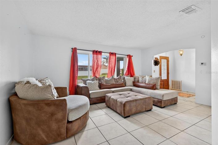 Image No.10-3 Bed Property for sale