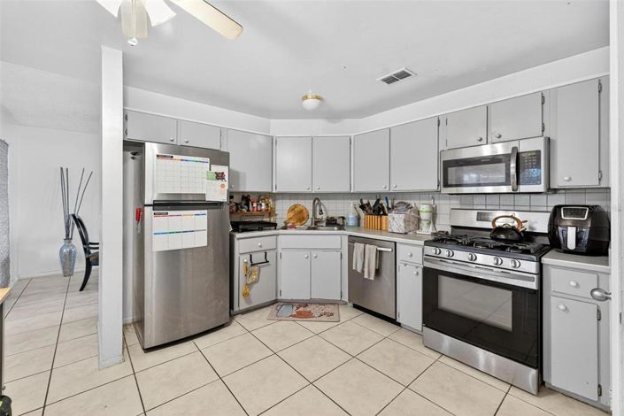 Image No.20-3 Bed Property for sale