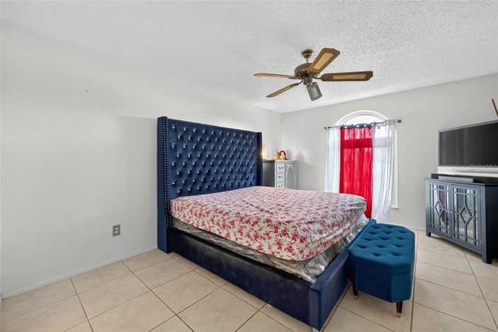 Image No.4-3 Bed Property for sale