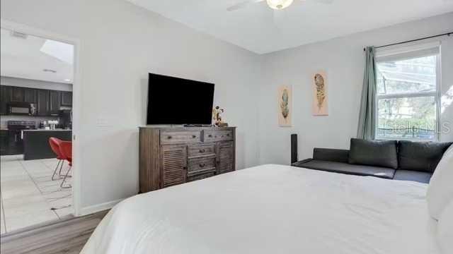 Image No.17-6 Bed Property for sale