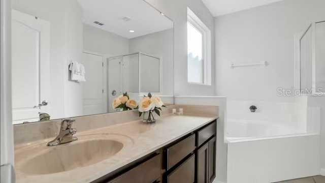 Image No.20-6 Bed Property for sale