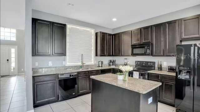 Image No.4-6 Bed Property for sale