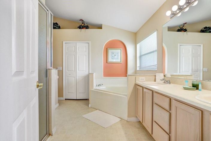 Image No.16-4 Bed Property for sale