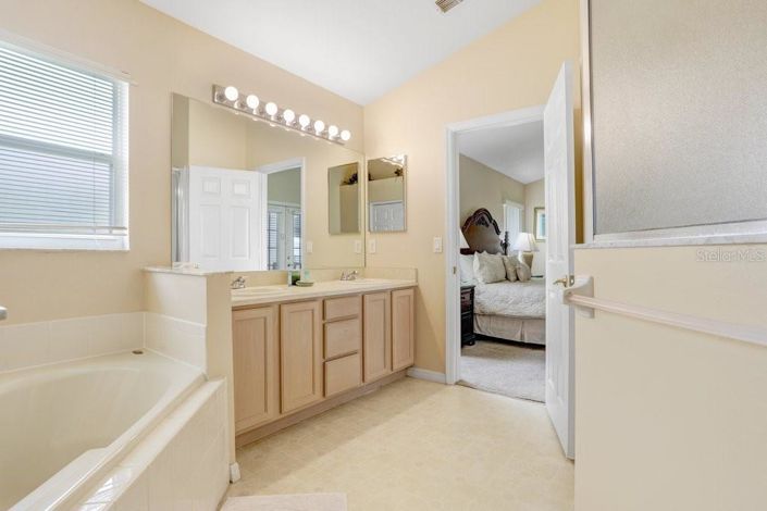 Image No.17-4 Bed Property for sale