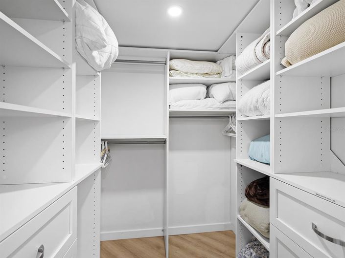 Image No.20-2 Bed Property for sale