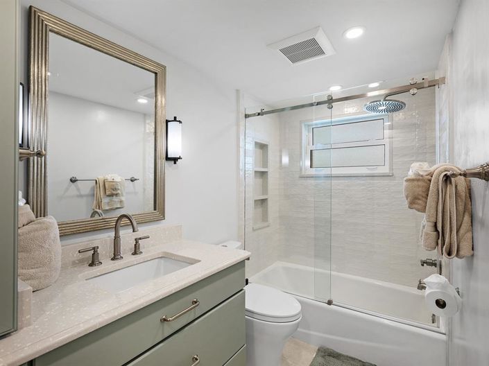 Image No.22-2 Bed Property for sale