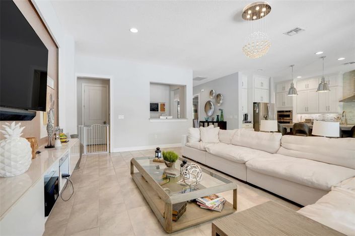 Image No.18-6 Bed Property for sale