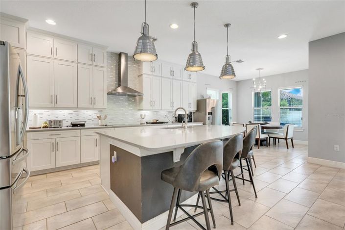 Image No.20-6 Bed Property for sale