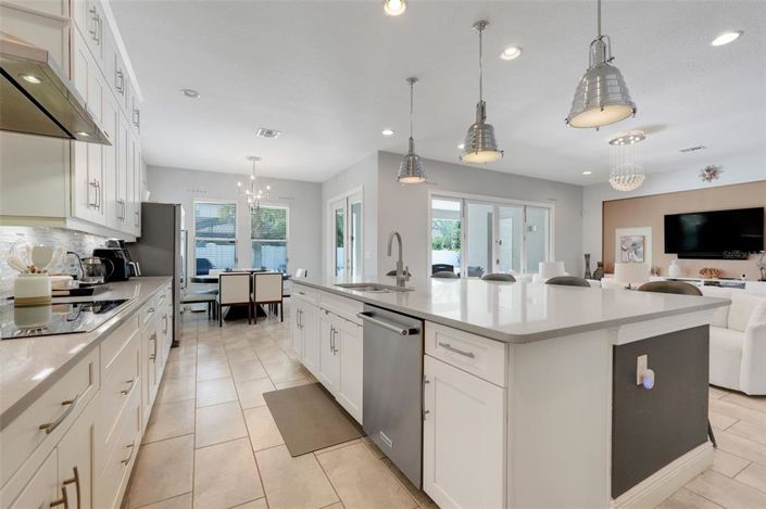 Image No.22-6 Bed Property for sale