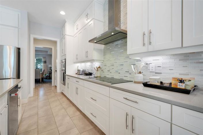 Image No.24-6 Bed Property for sale