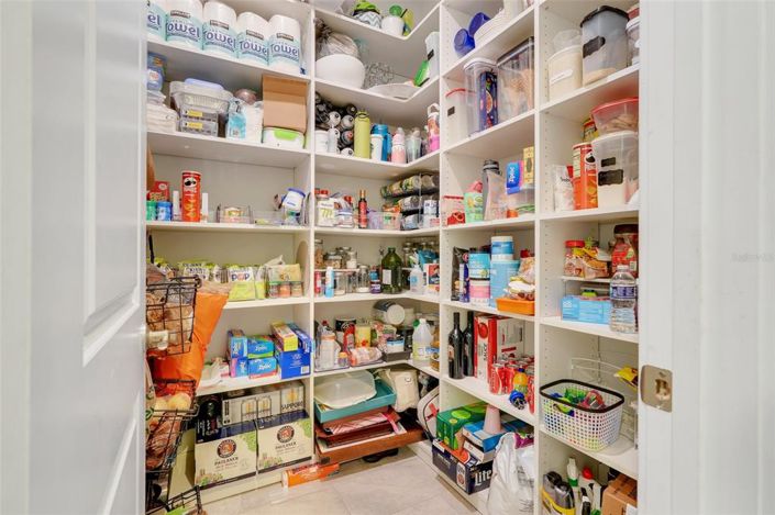 Image No.27-6 Bed Property for sale