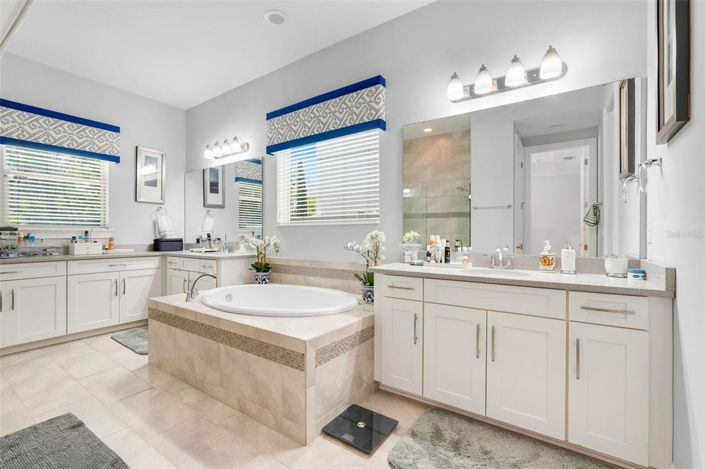 Image No.36-6 Bed Property for sale