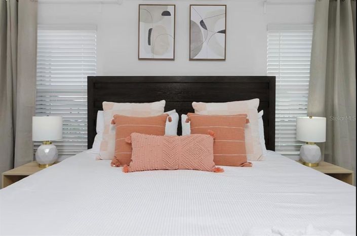 Image No.10-4 Bed Townhouse for sale