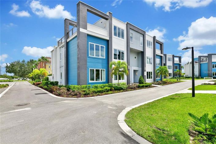 Image No.1-4 Bed Property for sale