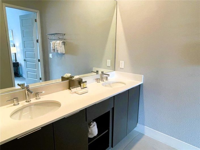 Image No.10-4 Bed Property for sale