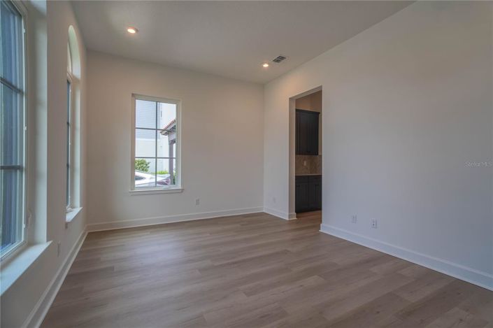 Image No.8-4 Bed Property for sale