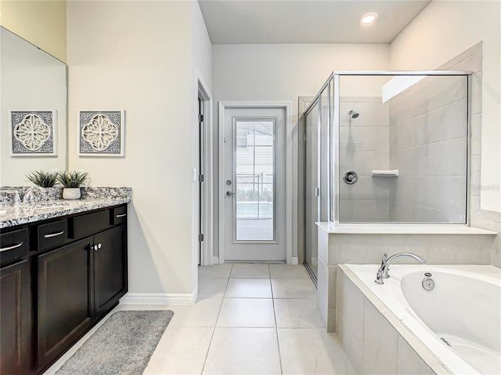 Image No.18-10 Bed Property for sale