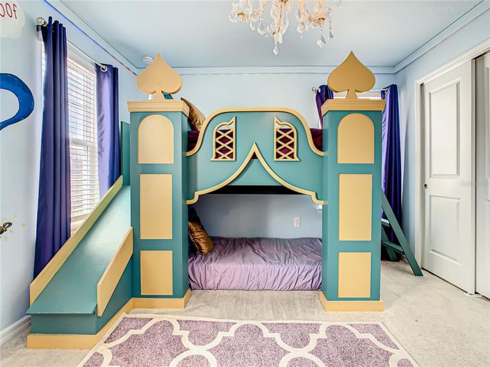 Image No.23-10 Bed Property for sale