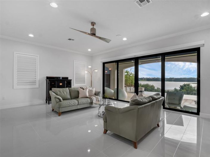 Image No.13-6 Bed Property for sale