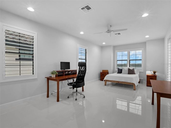 Image No.16-6 Bed Property for sale