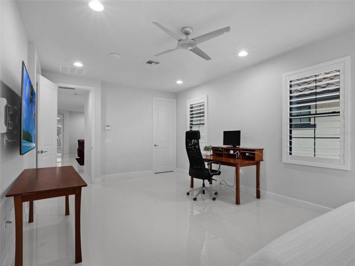 Image No.17-6 Bed Property for sale