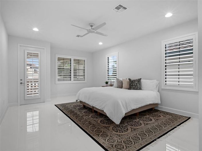 Image No.18-6 Bed Property for sale