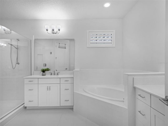 Image No.20-6 Bed Property for sale