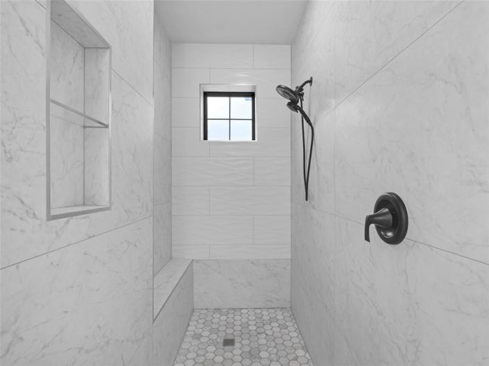 Image No.22-6 Bed Property for sale