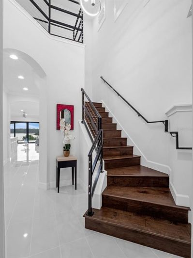 Image No.23-6 Bed Property for sale