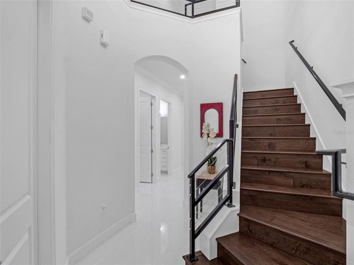 Image No.24-6 Bed Property for sale