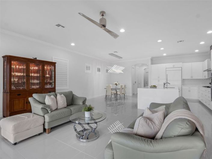 Image No.25-6 Bed Property for sale